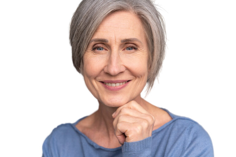 Ritratto di una donna adulta sorridente; fotografia illustrativa, non documentazione di un trattamento